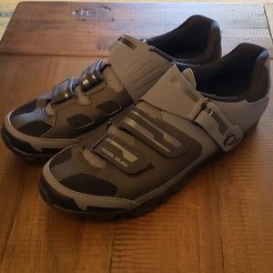EUC PEARL IZUMI Cycling Shoe (SPD Clip)